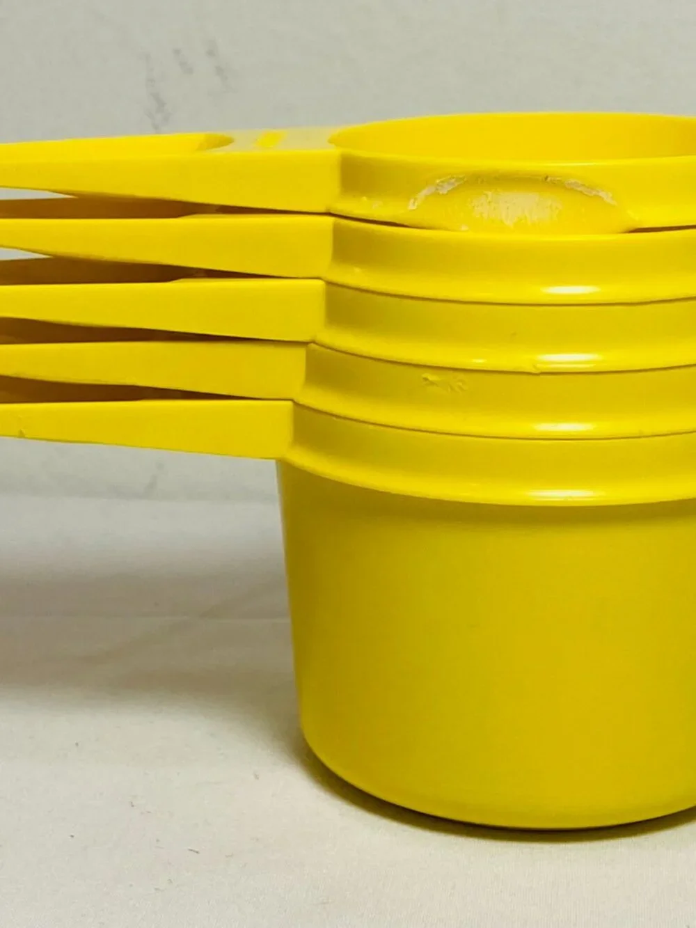 VNTG Tupperware 5 Pc Measuring Cups Canary/Sunshine Yellow, No 1 Cup Measure